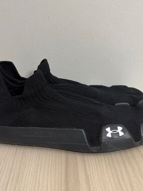 Under Armour Men's All-Black Knit Slip-On Training Shoes size